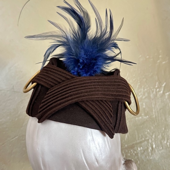 ELABORATE 1940s\' BROWN FELT TOQUE + TOPSTITCHING, 2 GOLD RINGS & BLUE FEATHERS main image 10